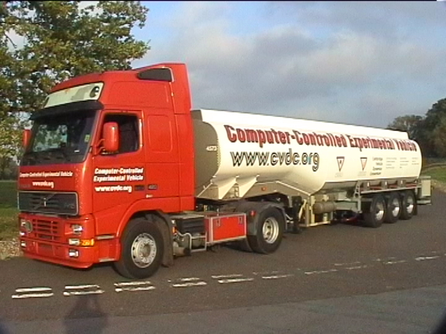 Articulated tanker with active roll-control